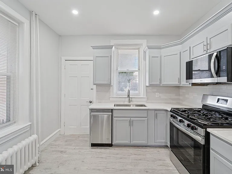 127 W Albanus St — Photo 17