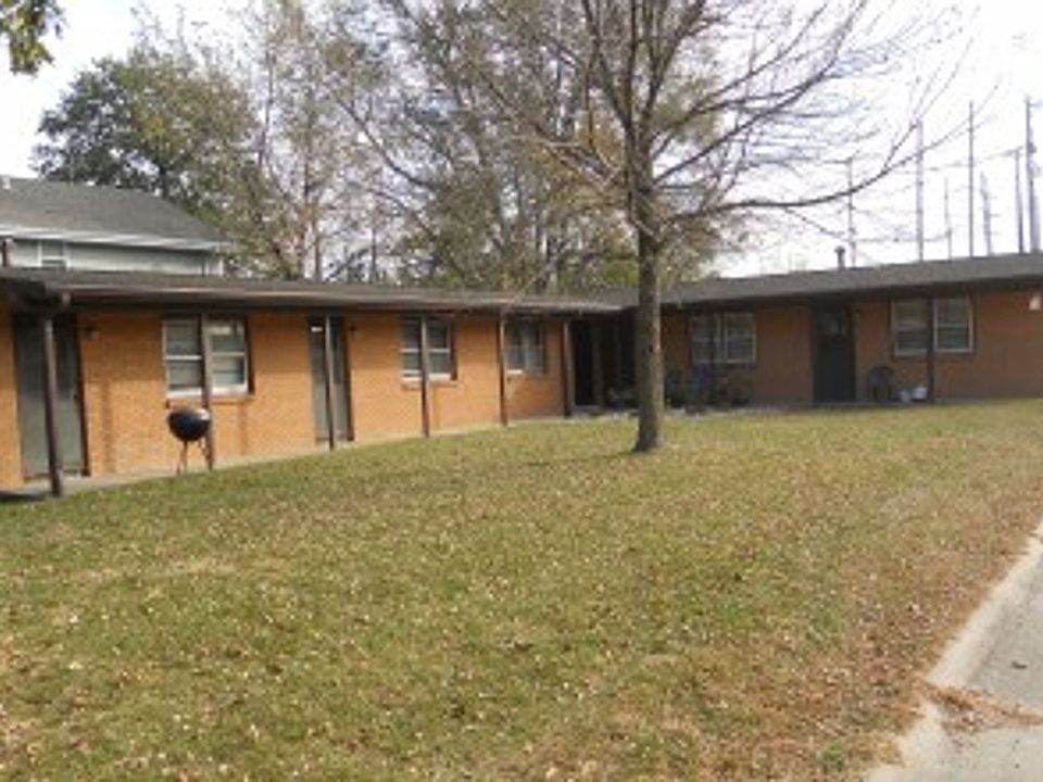 1st image of 412 E 6th St #5cada6d12