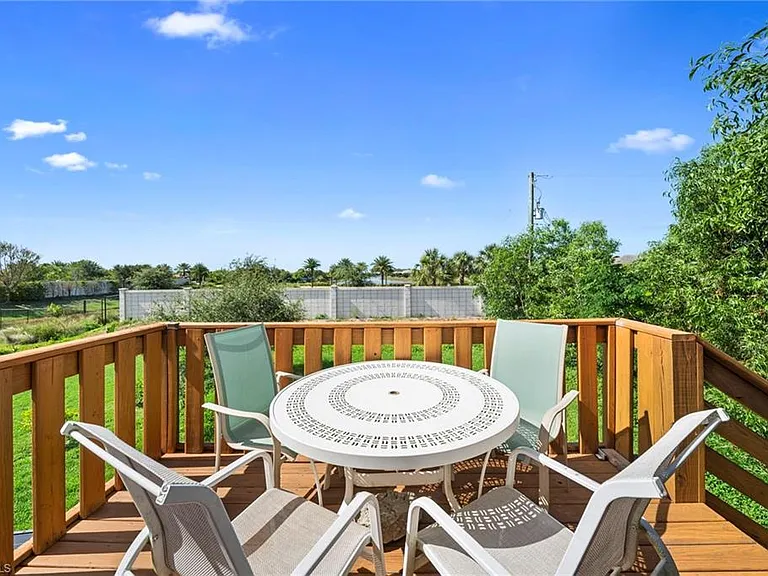 3260 Woodside Ave — Photo 23