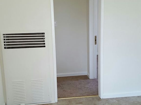 4th image of 1124 E Fairview Blvd