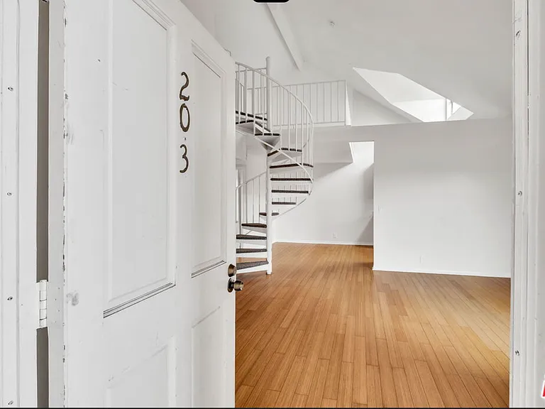 610 Venice Way #203 — Photo 2