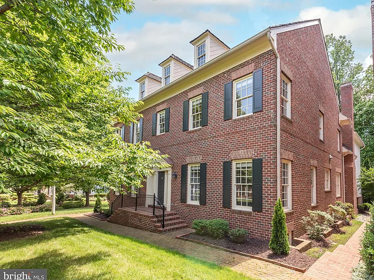 9860 Palace Green Way — Photo 3