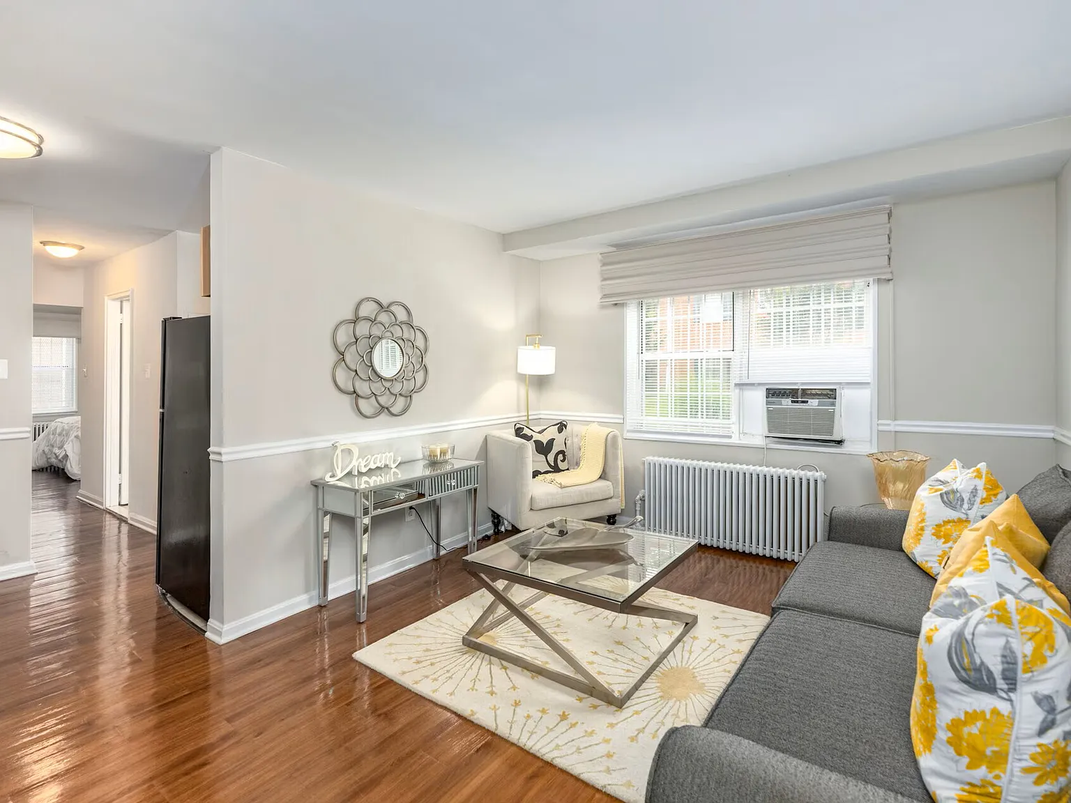 Univeristy City Apartments — Photo 4