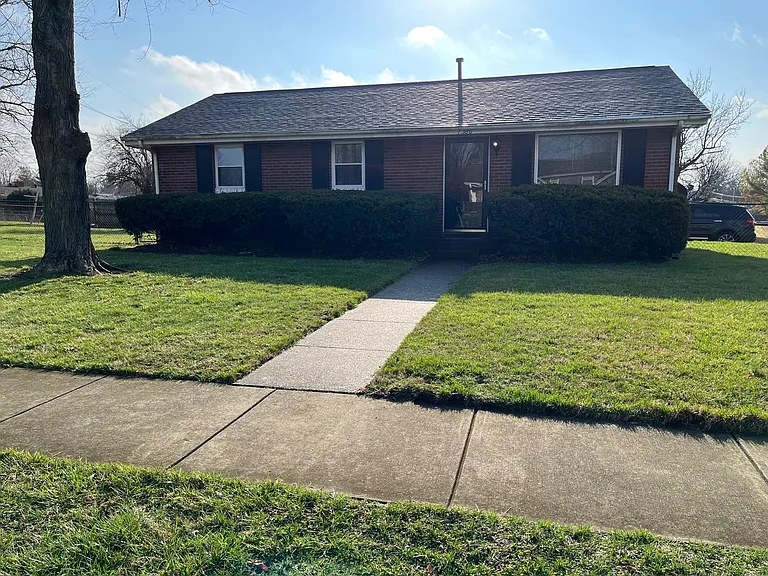 1586 Elston Dr — Photo 2