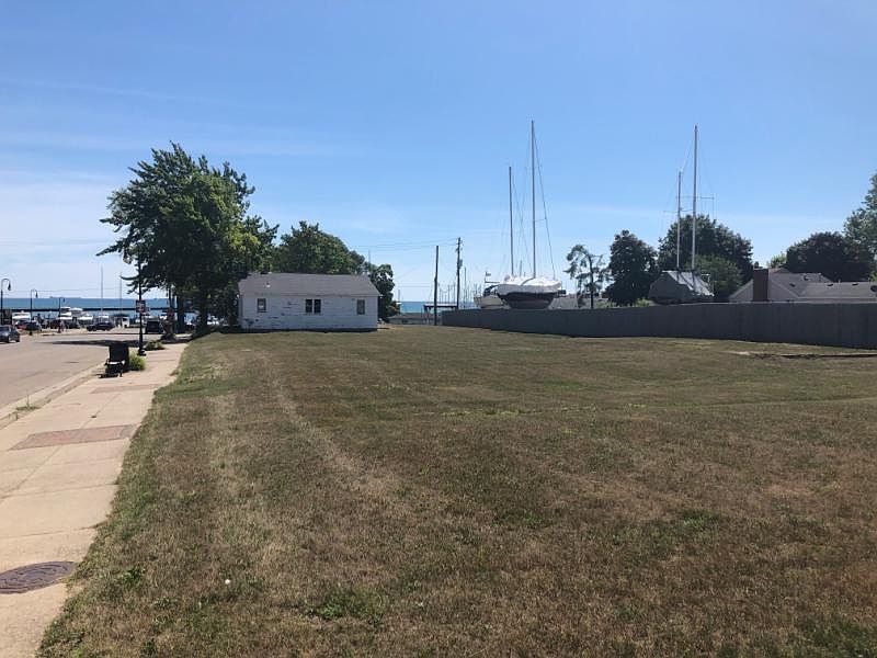1st image of 4 S Lake St