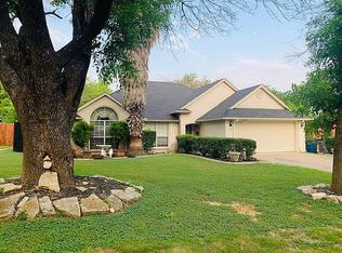 214 N Crest St, Lancaster, TX 75146