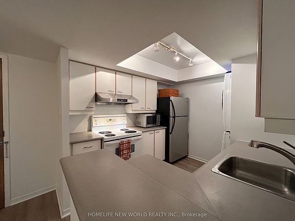5th image of 1001 Bay St #617
