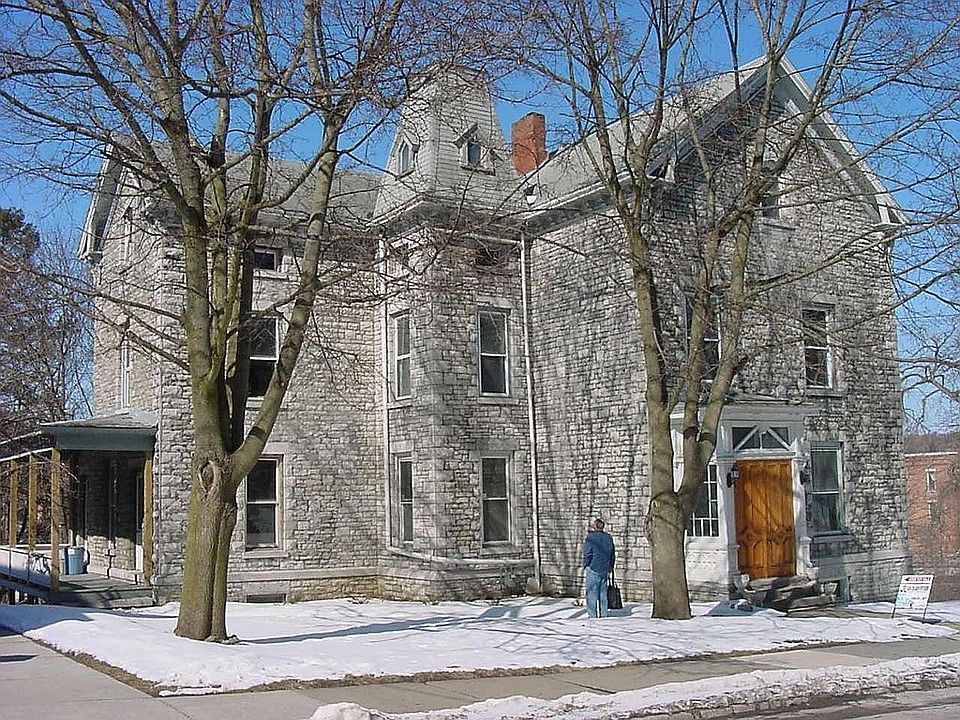 3 story street frontage