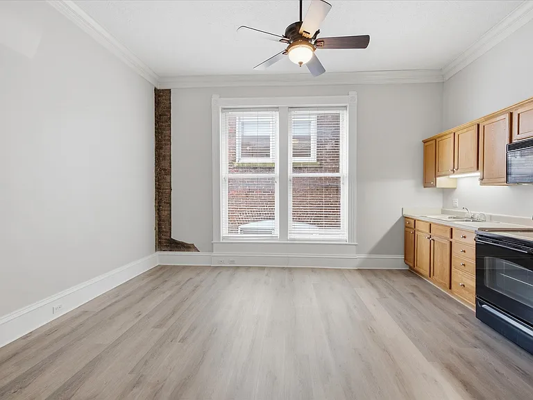 200 E 9th St #4 — Photo 9