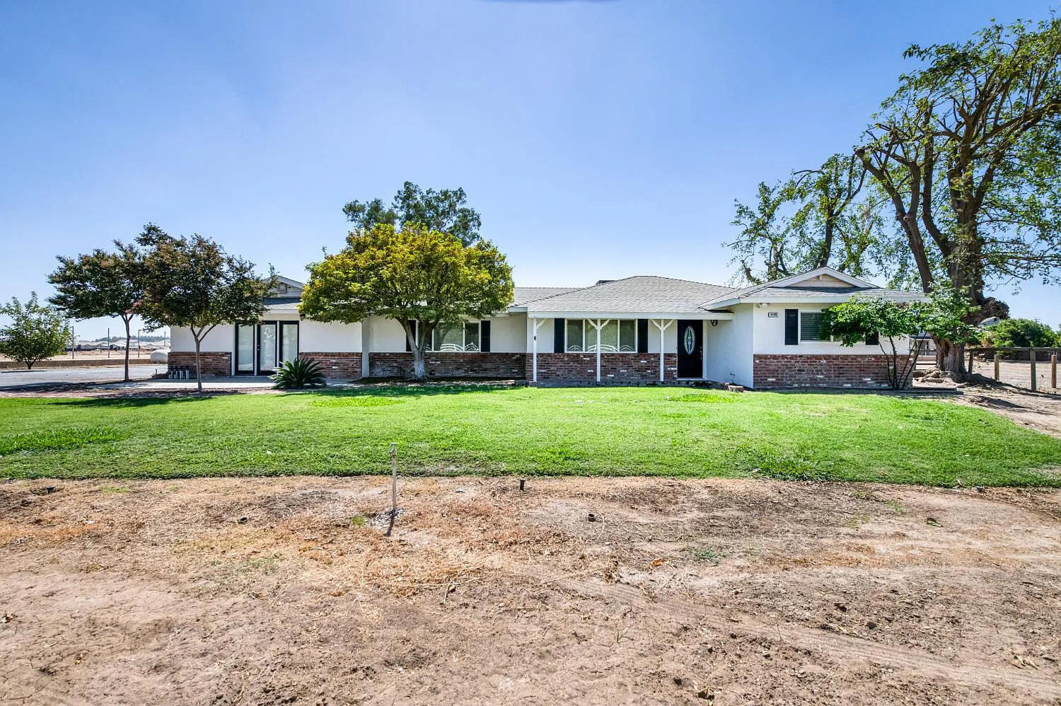 4 bed, 2400 sqft, $4,495 — Photo 4
