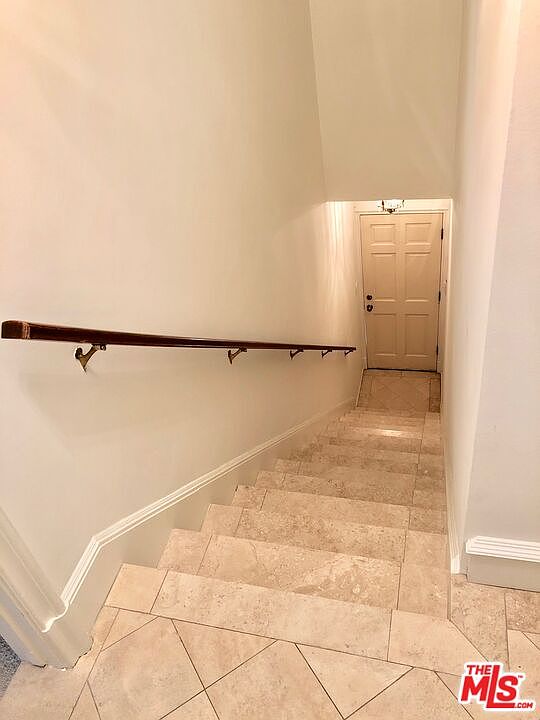 1st image of 805 N Whittier Dr