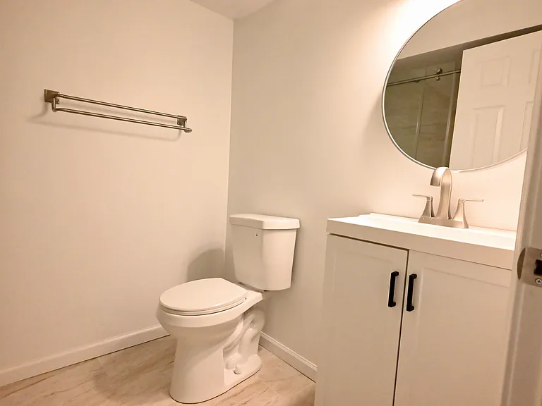 1528 W Chestnut St #B — Photo 10