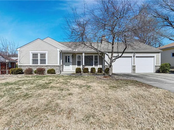 3000 W 49th Ter, Westwood, KS 66205