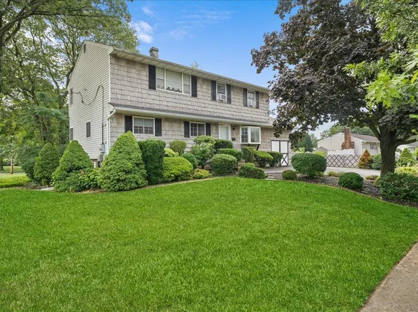 635 Connetquot Avenue, Islip Terrace, NY 11752