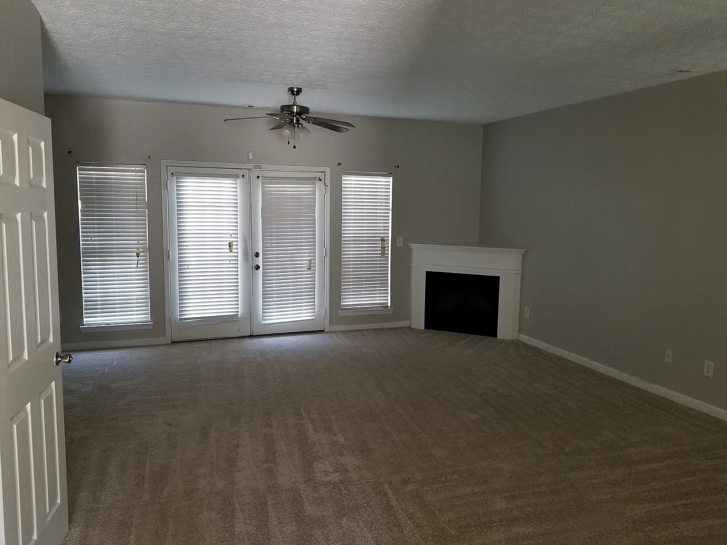 Beautiful 3 Bedroom 2.5 Bath Townhome — Photo 2