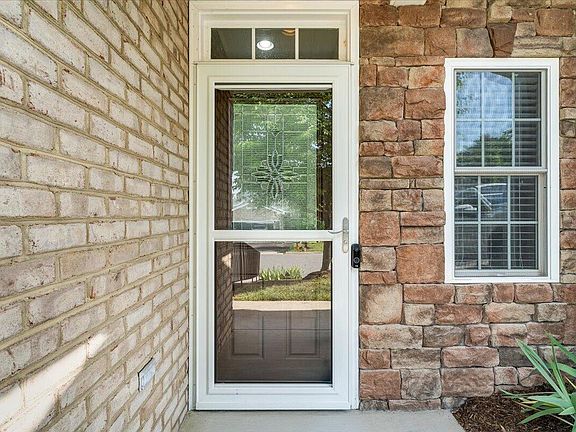 2nd image of 17 Cardinal Ln