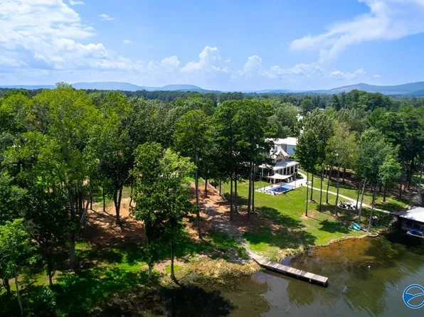 Lake Pointe Cir, Scottsboro, AL 35769