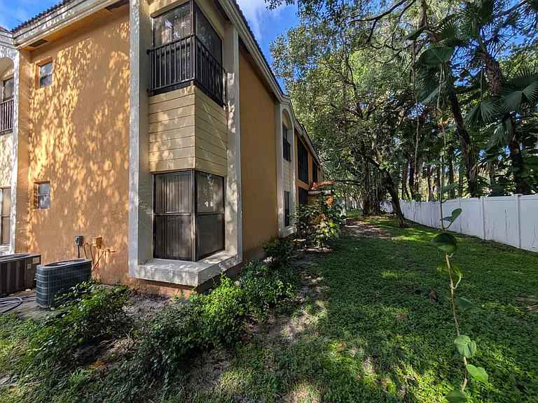 3830 Coral Tree Cir — Photo 21