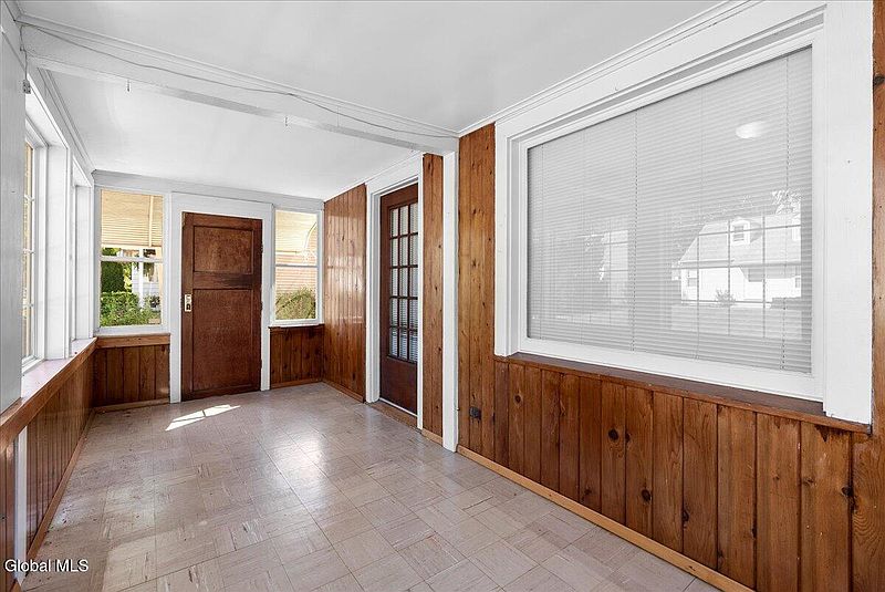 4th image of 36 Madison Avenue