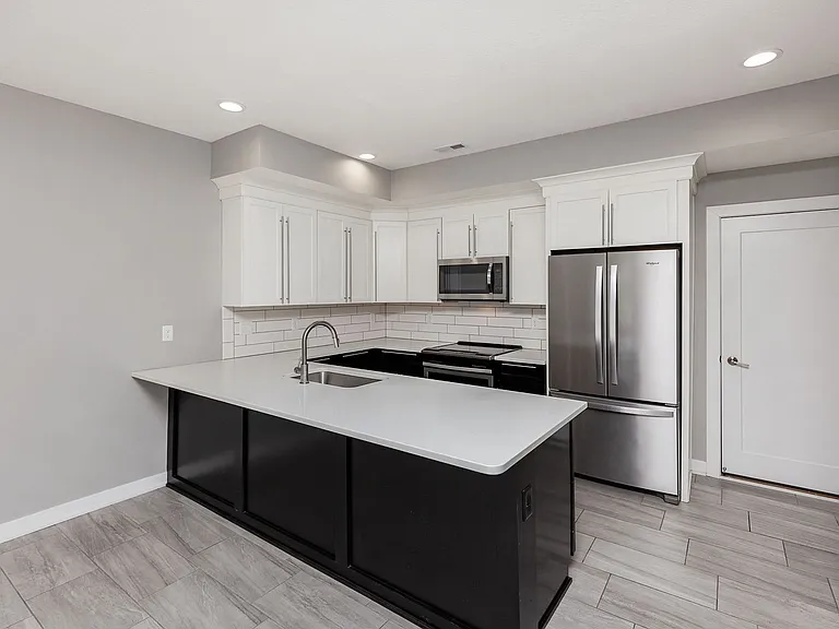 620 SE Westown Pkwy — Photo 11
