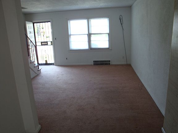 5th image of 1818 E Outer Dr