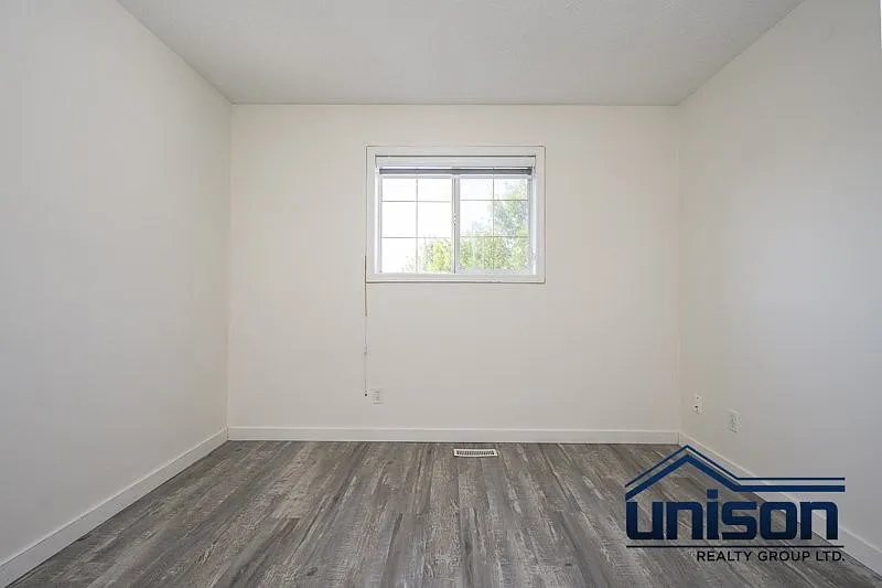 5 bed, 2.5 bath, 1321 sqft, $2,950 — Photo 3