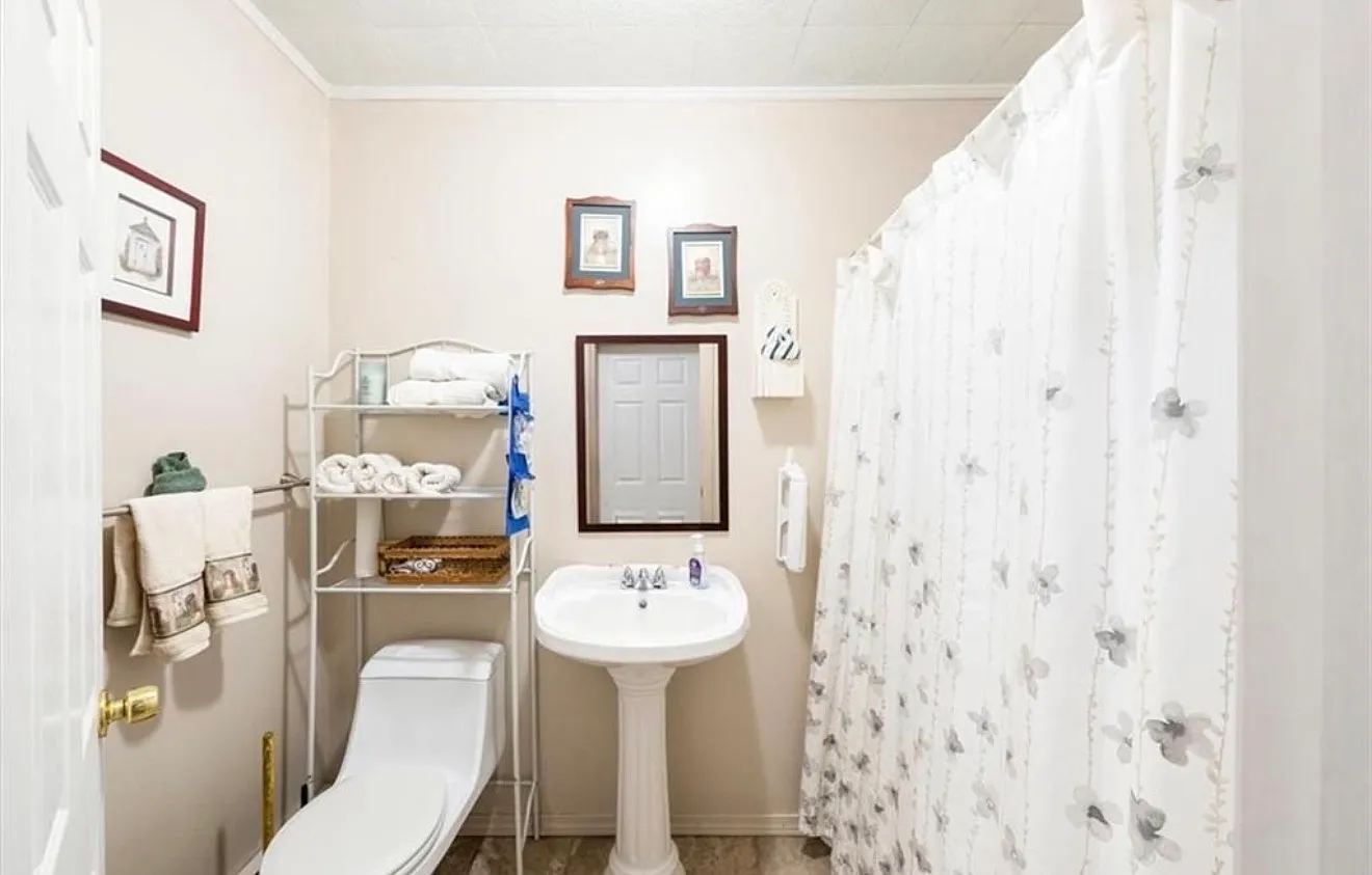 3 bed, 1137 sqft, $2,350 — Photo 2