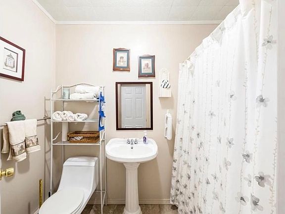 2nd image of 54 John St #1
