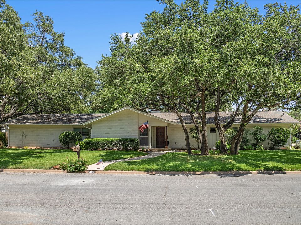 1st image of 802 Oakpark Dr