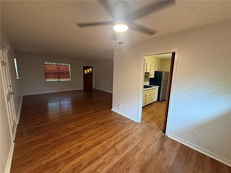 2308 Crestwood Cir — Photo 7