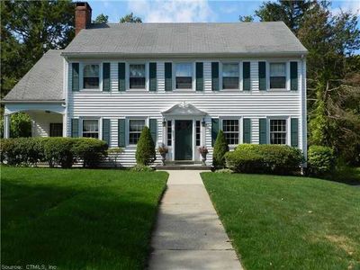 301 Quaker Ln N, West Hartford, CT, 06119