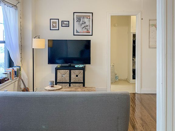 4th image of 5406C W Briar Pl #6C