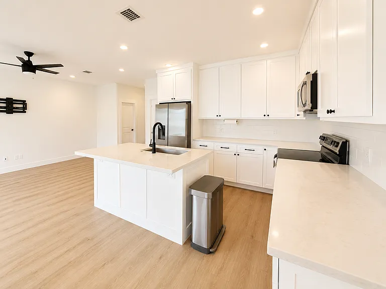 2218 Polk St — Photo 9
