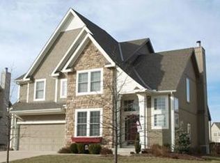 15540 S Summertree Ln, Olathe, KS 66062