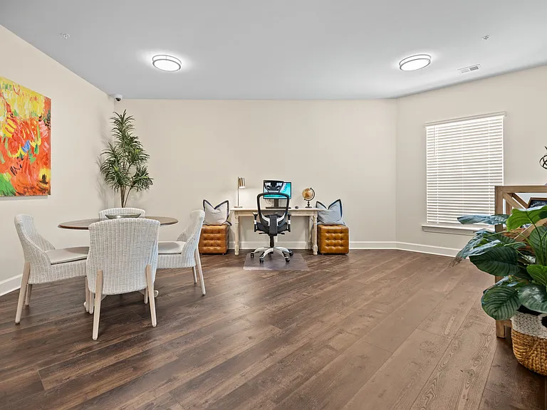 Oak Forest Pointe — Photo 20