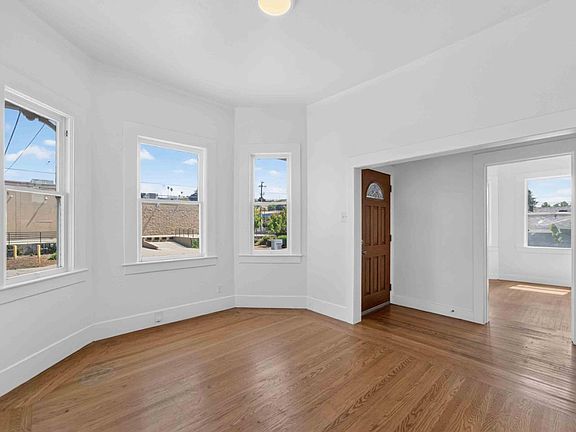 5th image of 21459 Locust St