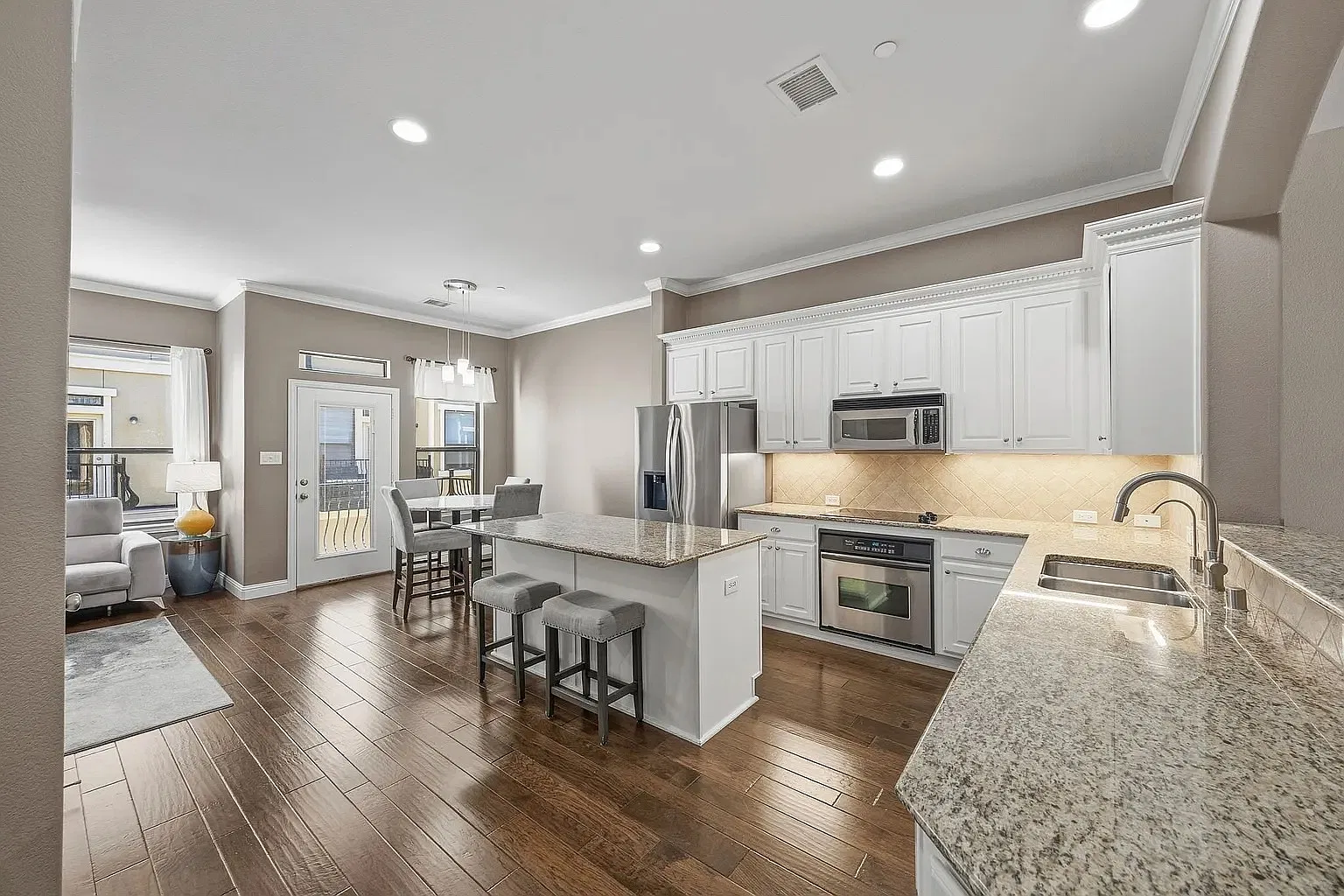 3 bed, 2.5 bath, 1806 sqft, $4,500 — Photo 4
