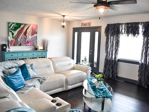3rd image of 1511 Majesty Dr