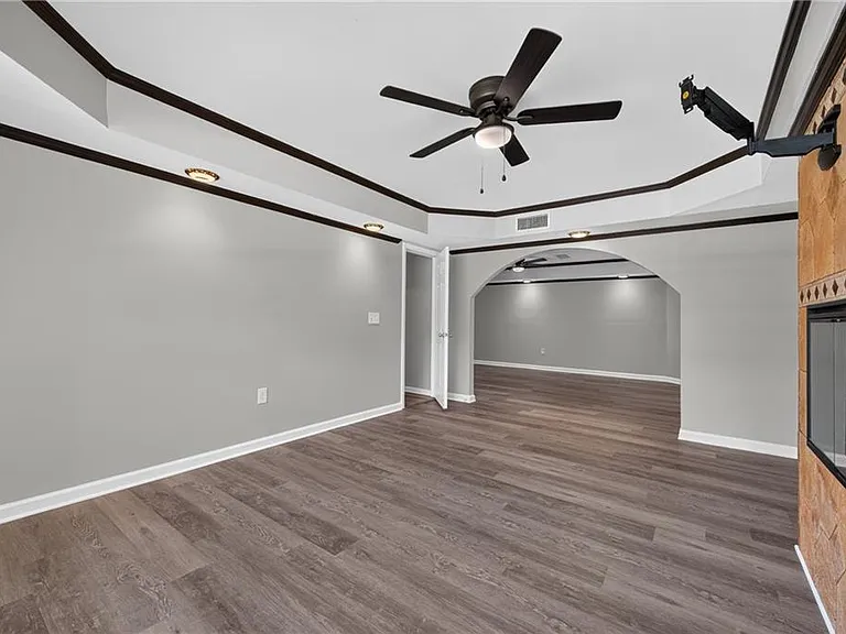 437 Waterbury Way — Photo 32