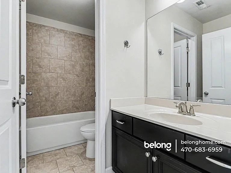 8005 Pierpoint Ln — Photo 4