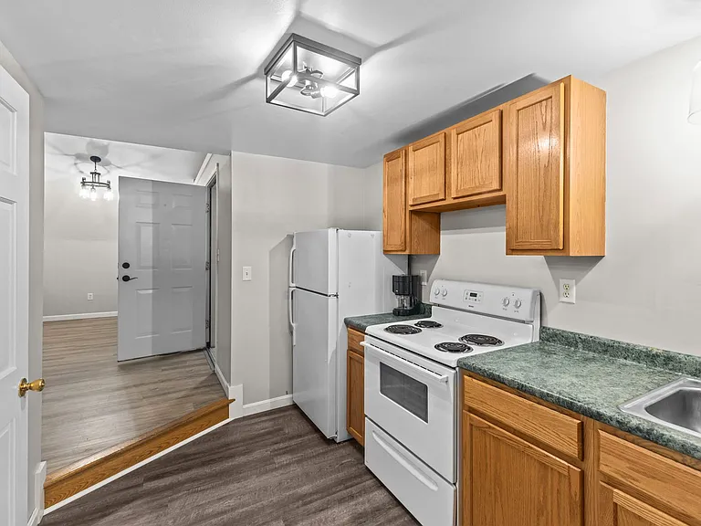 128 Grand Ave — Photo 4