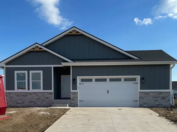 2515 N 8th Ave E, Newton, IA 50208