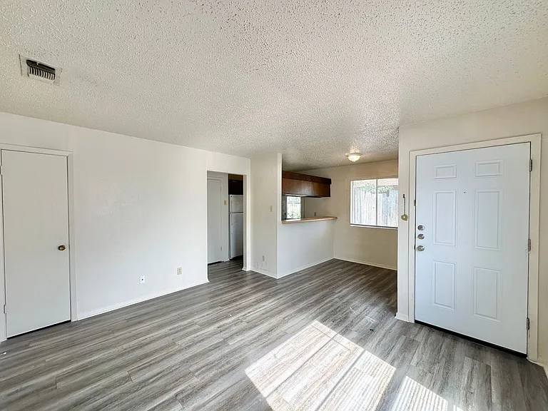 2101 Robert E Lee Dr — Photo 3