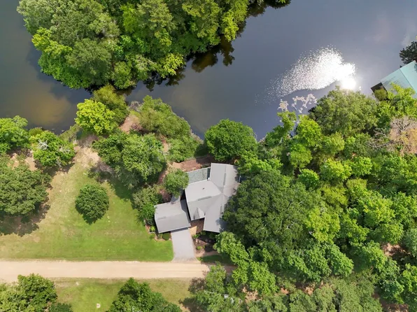 69 Artesian Ave, Cleveland, TX 77327