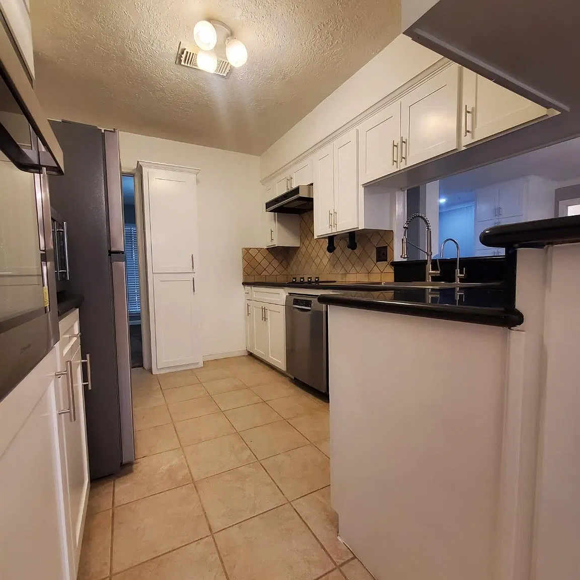 3 bed, 2.0 bath, 1457 sqft, $2,200 — Photo 3