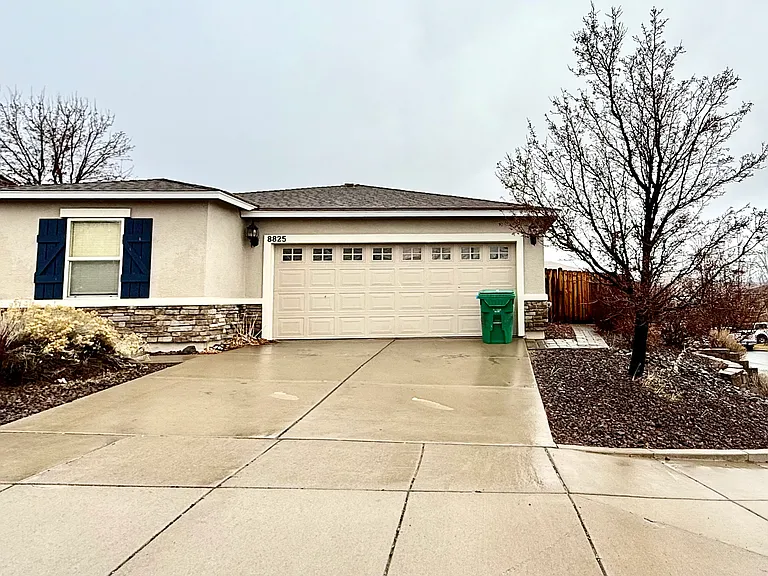 8825 Sunset Breeze Dr — Photo 1