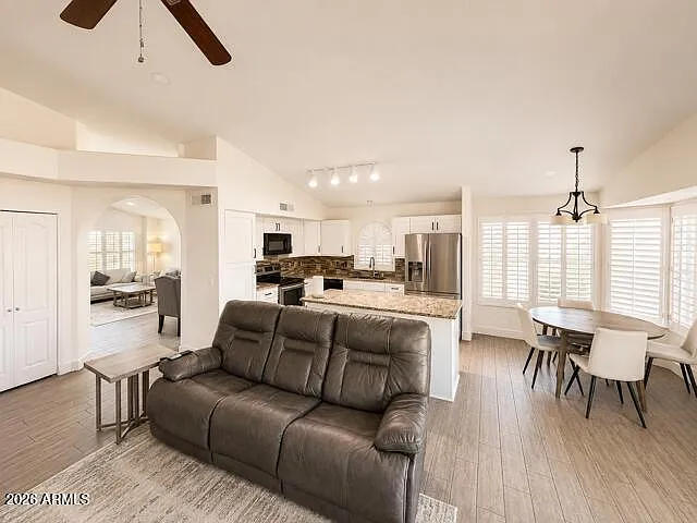 9854 W Irma Ln — Photo 12