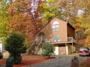 221 Deer Run E, Bushkill, PA 18324