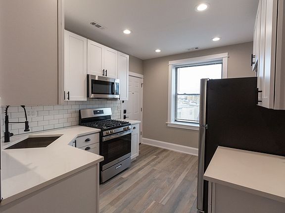 2nd image of 3549-51 N Hamlin Ave #1S