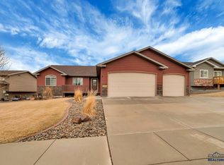 4208 Vinecliff Dr, Rapid City, SD 57703